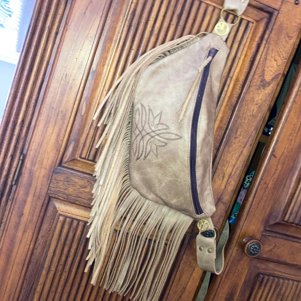 Keep it Gypsy Boot Stitch bum bag with fringe 🤠
